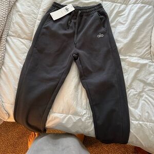 Alo yoga jogger sweatpants